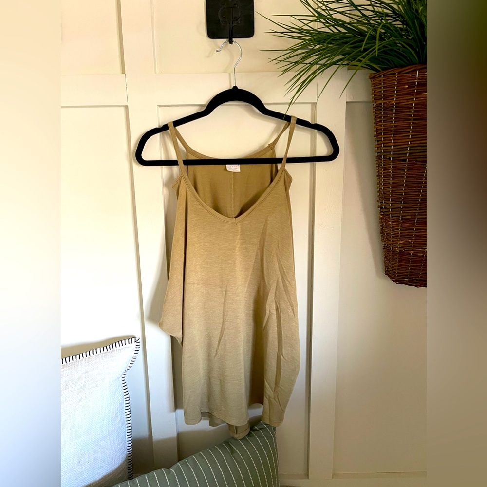 Tresics Top! Women’s size Large.